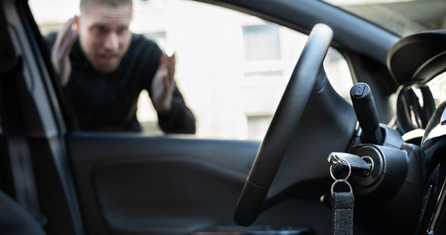 Avarinis automobilio atrakinimas Vilniuje, nesulaužant spynų