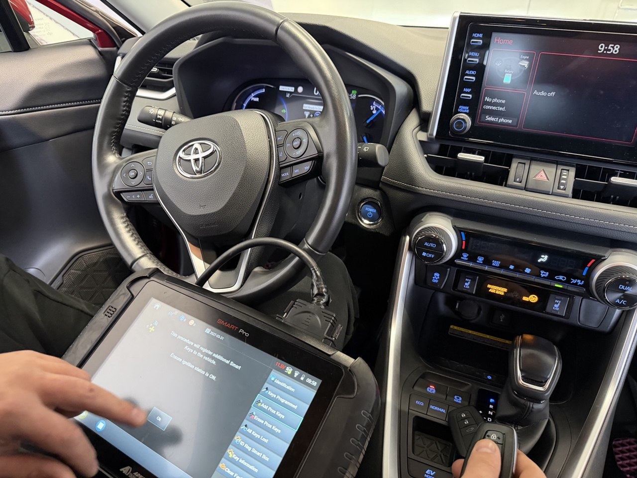 Toyota RAV4 2020 Smart Key rakto registravimo procedūra automobilyje