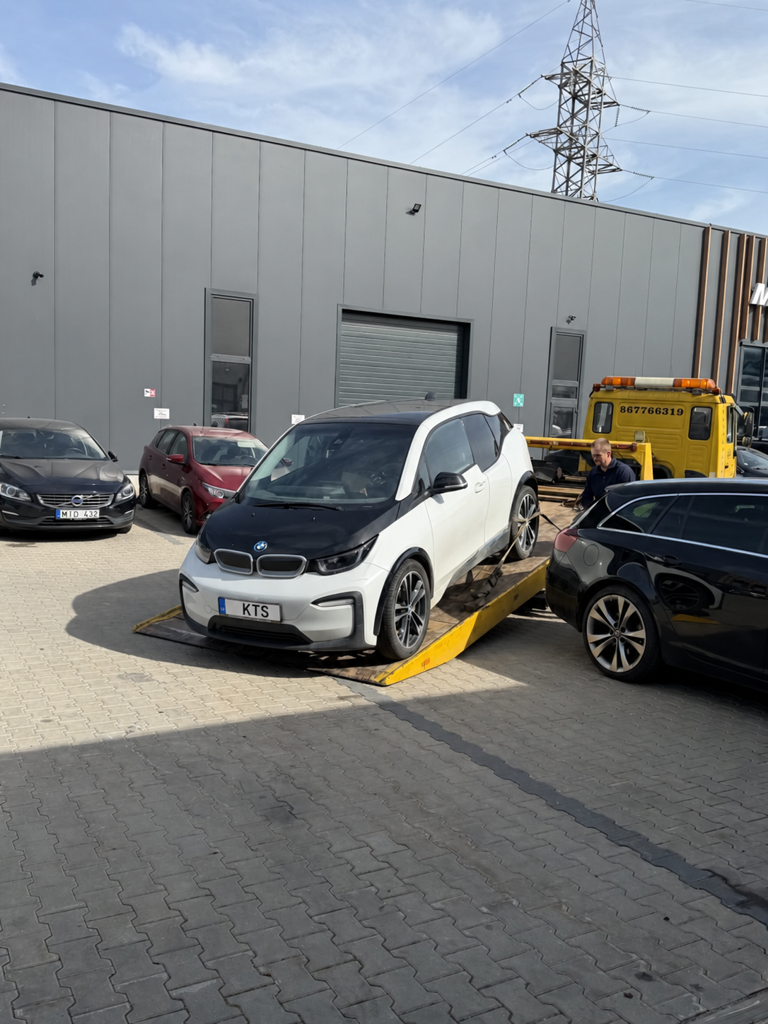 BMW i3 pristatytas rakto gamybai pametus visus raktus