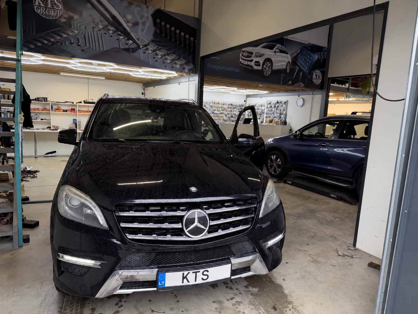 Mercedes ML W166 FBS4 užvedimo spynos remontas KTS Group servise Vilniuje