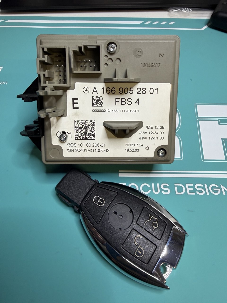 Mercedes W166 FBS4 EIS EZS užvedimo spynos modulis ir Mercedes raktas